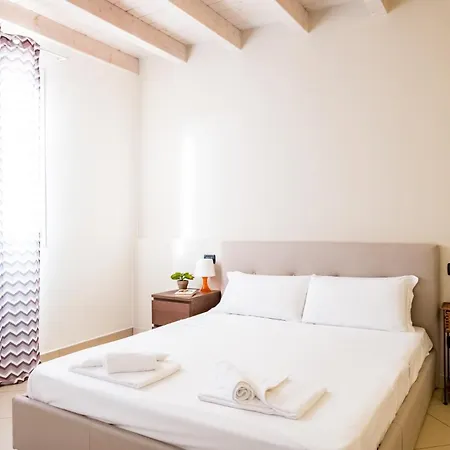Residenza Oleandro * デセンツァーノ・デル・ガルダ