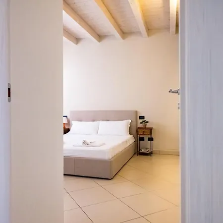 Residenza Oleandro デセンツァーノ・デル・ガルダ